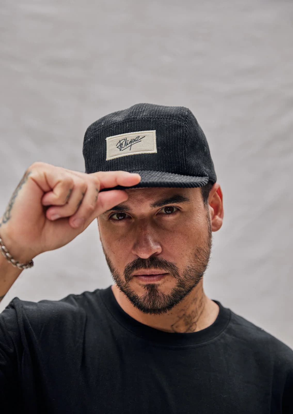 5 PANELS HAT BLACKOUT